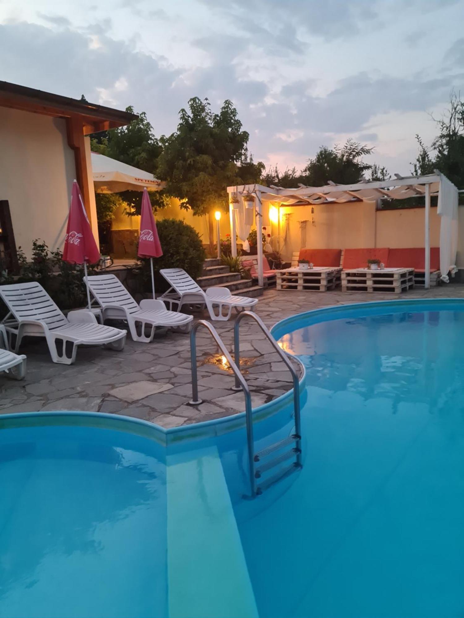 Family Hotel Komhotel 베르코비차 외부 사진