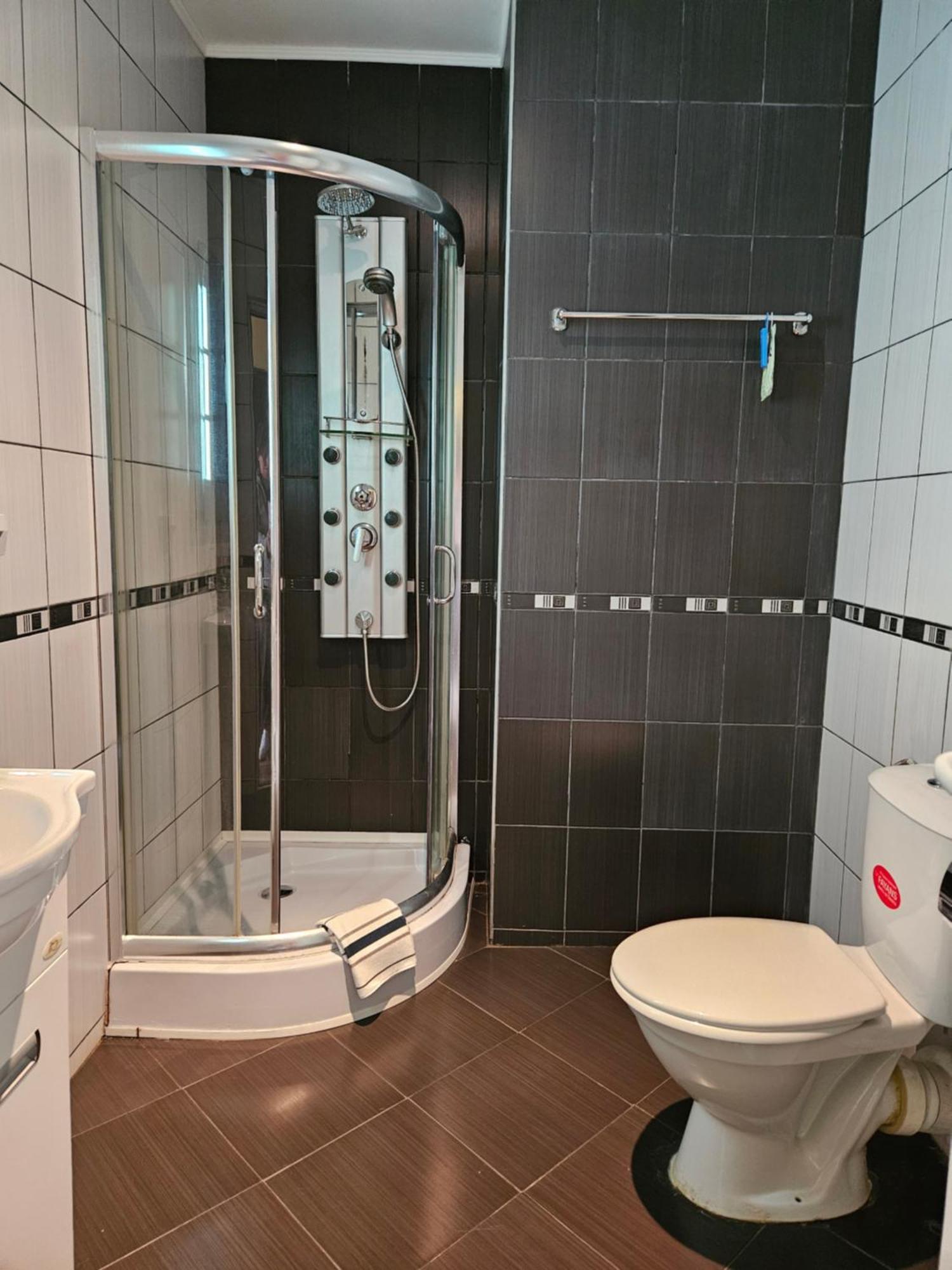 Family Hotel Komhotel 베르코비차 외부 사진