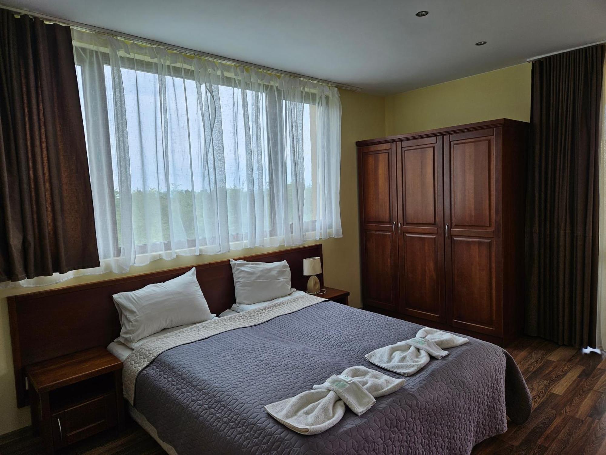 Family Hotel Komhotel 베르코비차 외부 사진