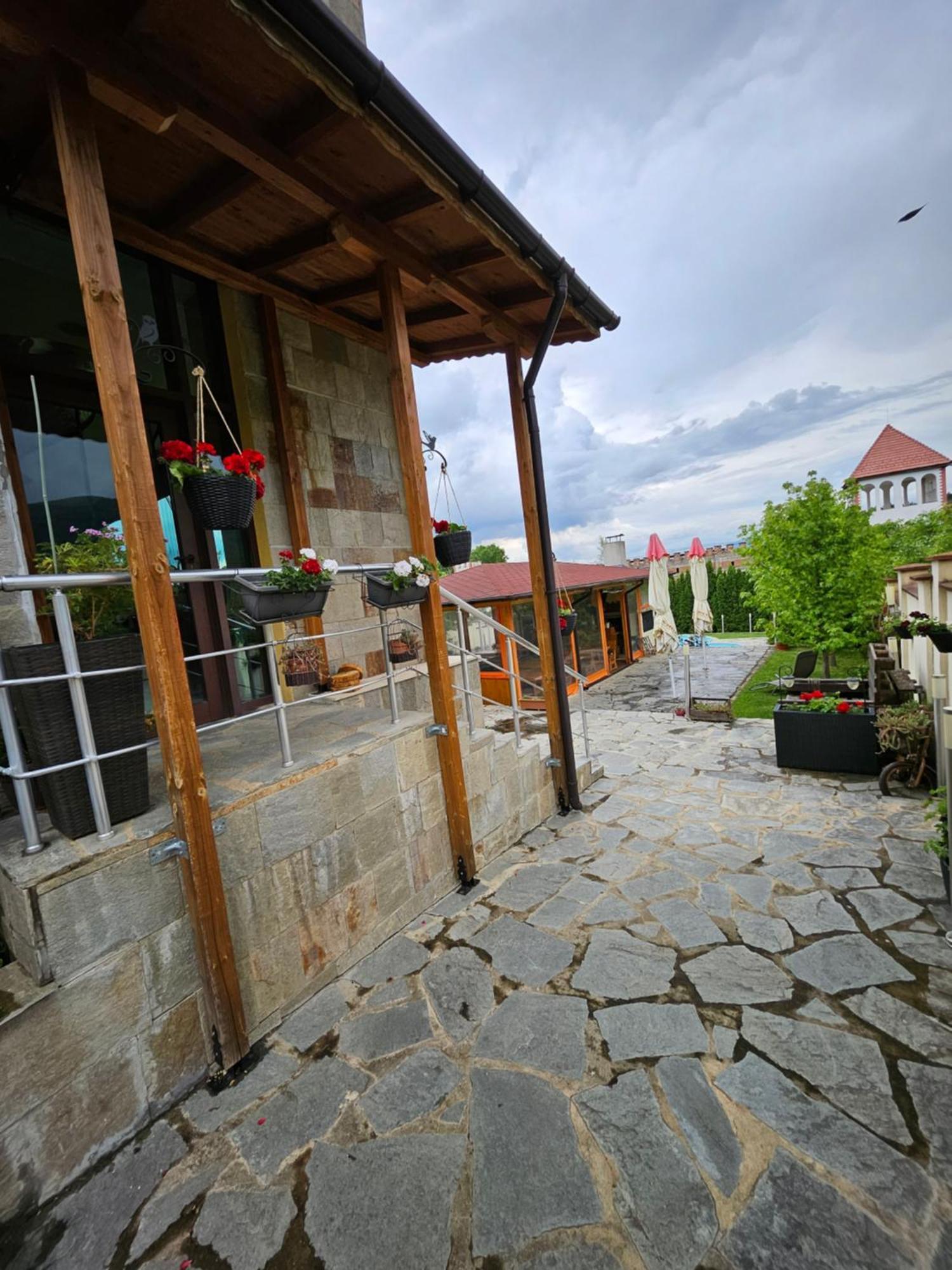 Family Hotel Komhotel 베르코비차 외부 사진