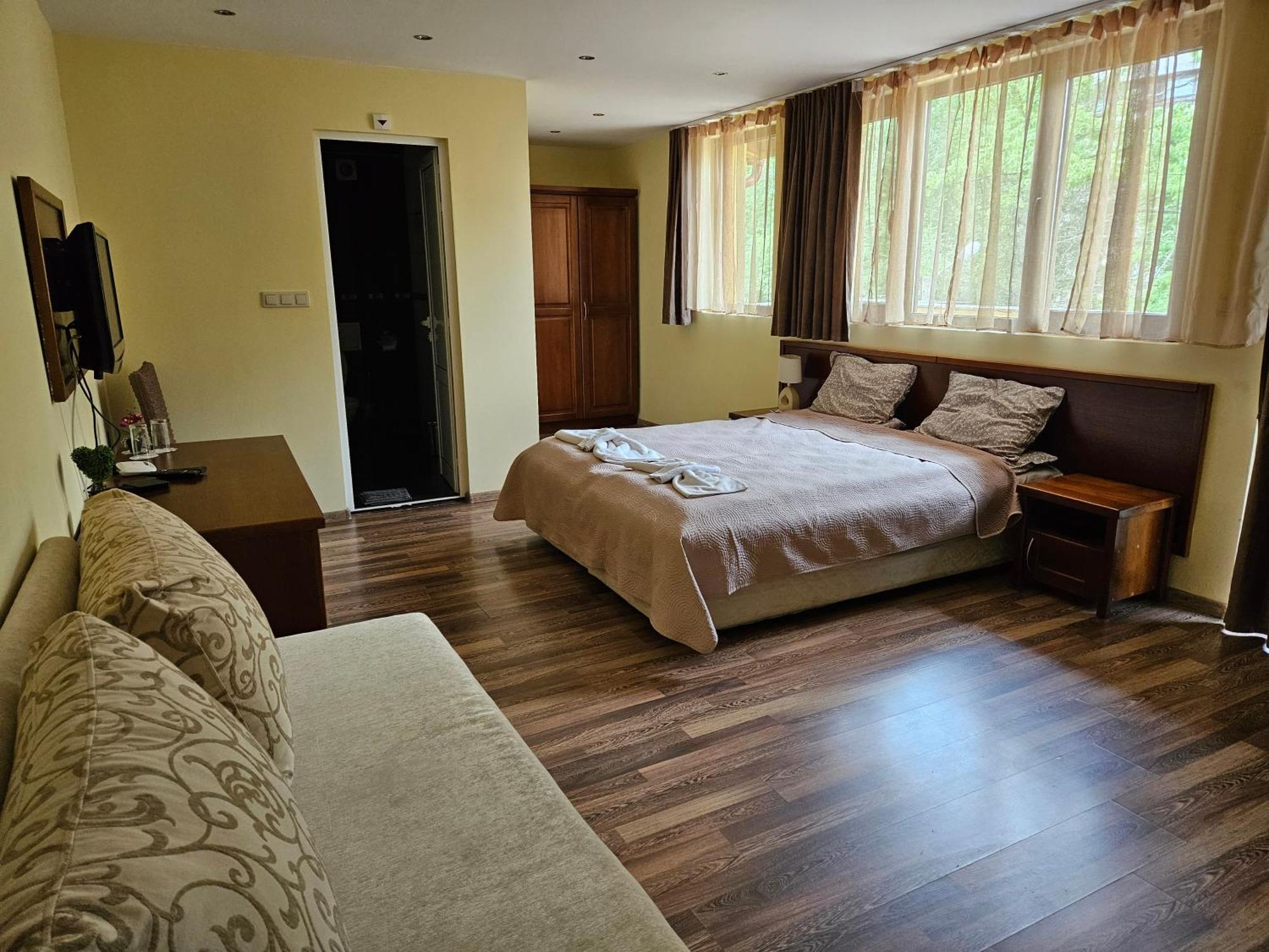 Family Hotel Komhotel 베르코비차 외부 사진