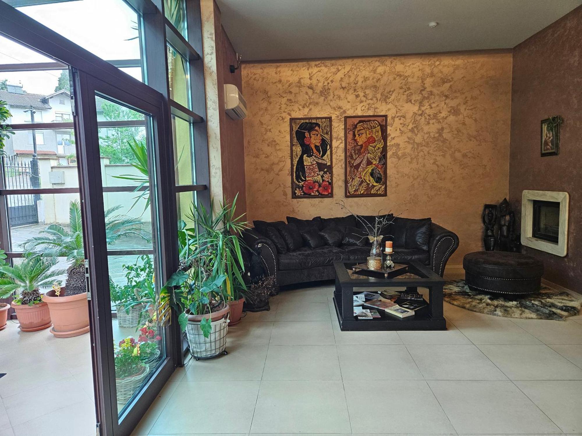 Family Hotel Komhotel 베르코비차 외부 사진