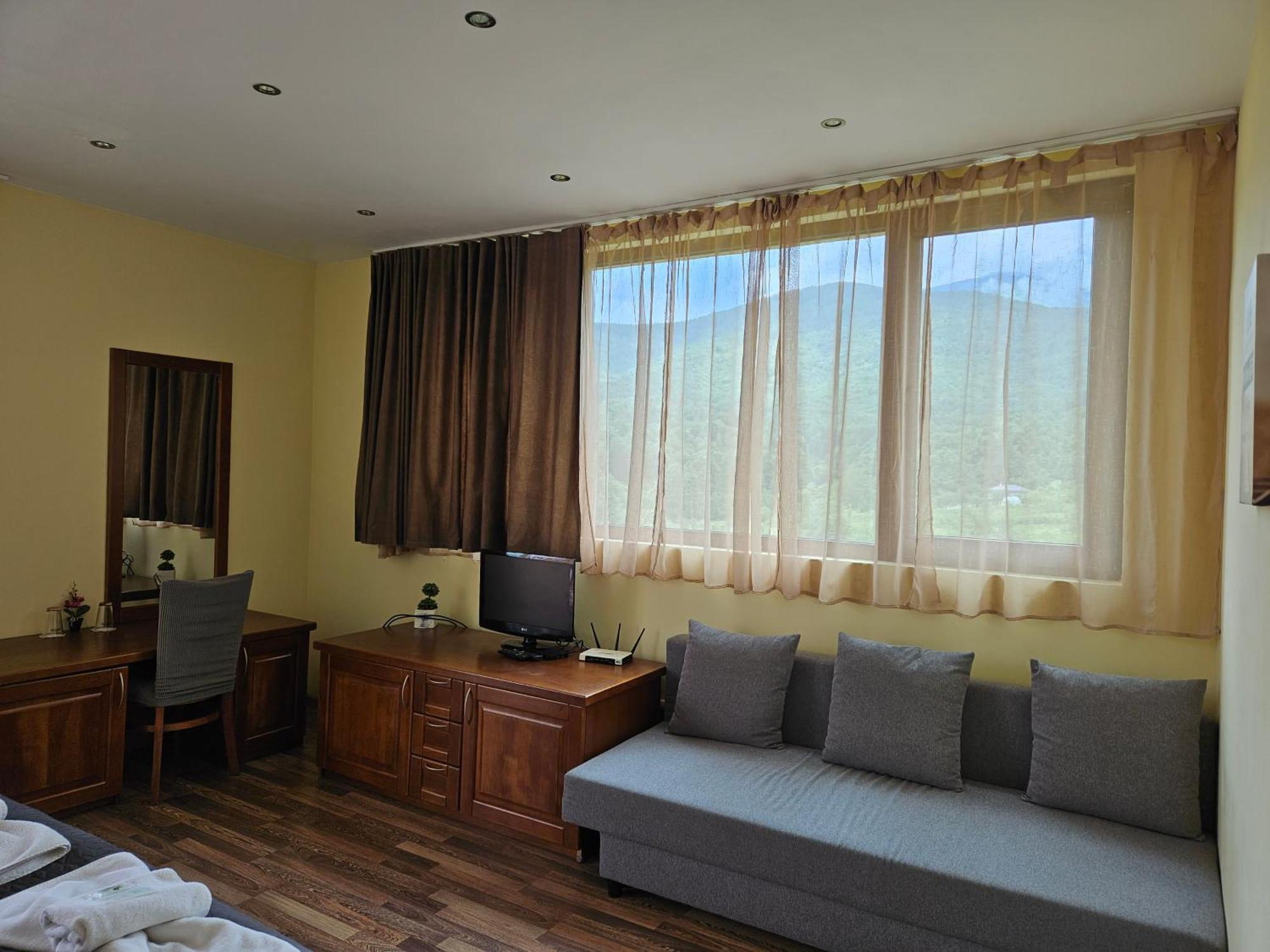 Family Hotel Komhotel 베르코비차 외부 사진