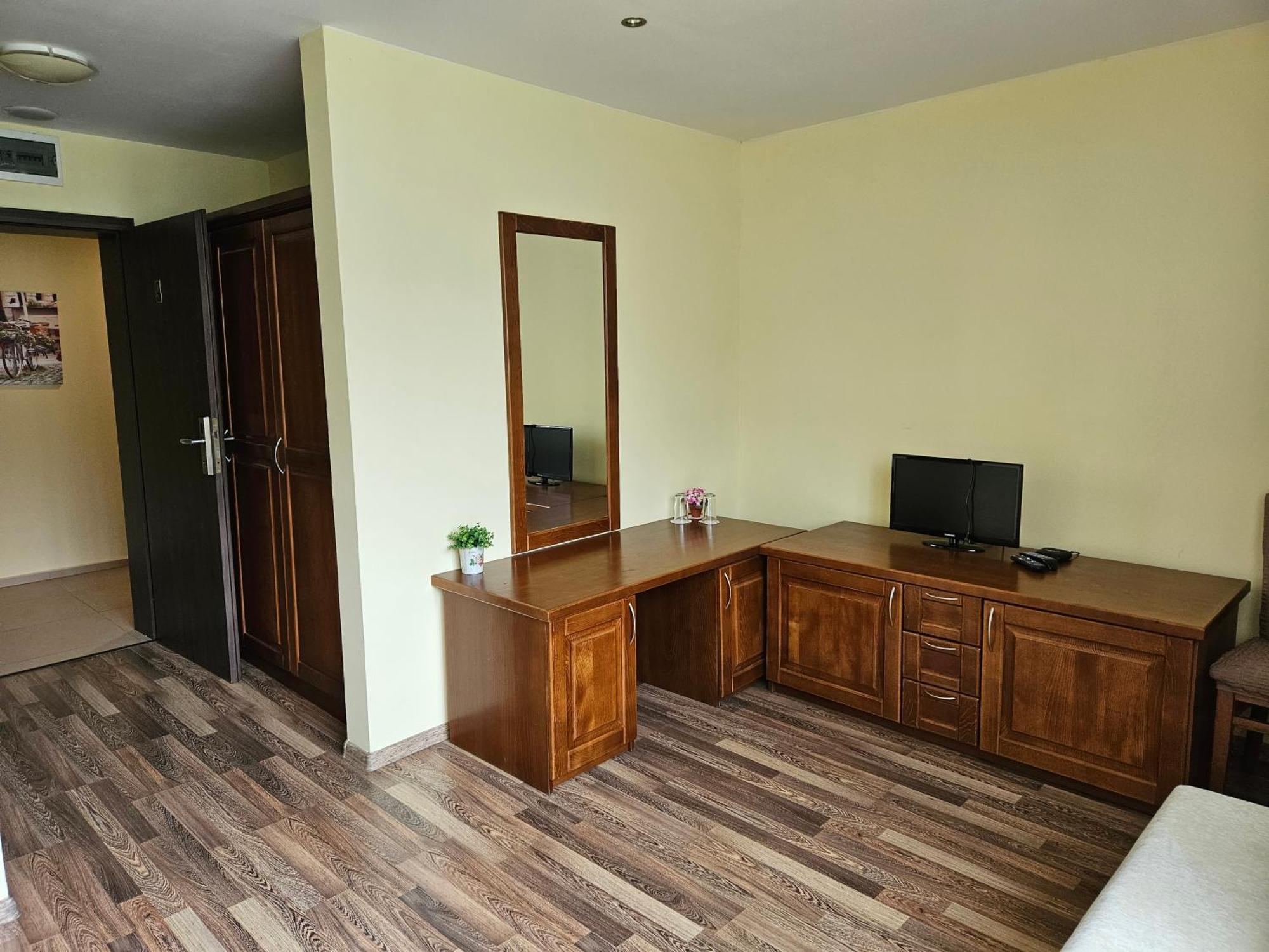 Family Hotel Komhotel 베르코비차 외부 사진