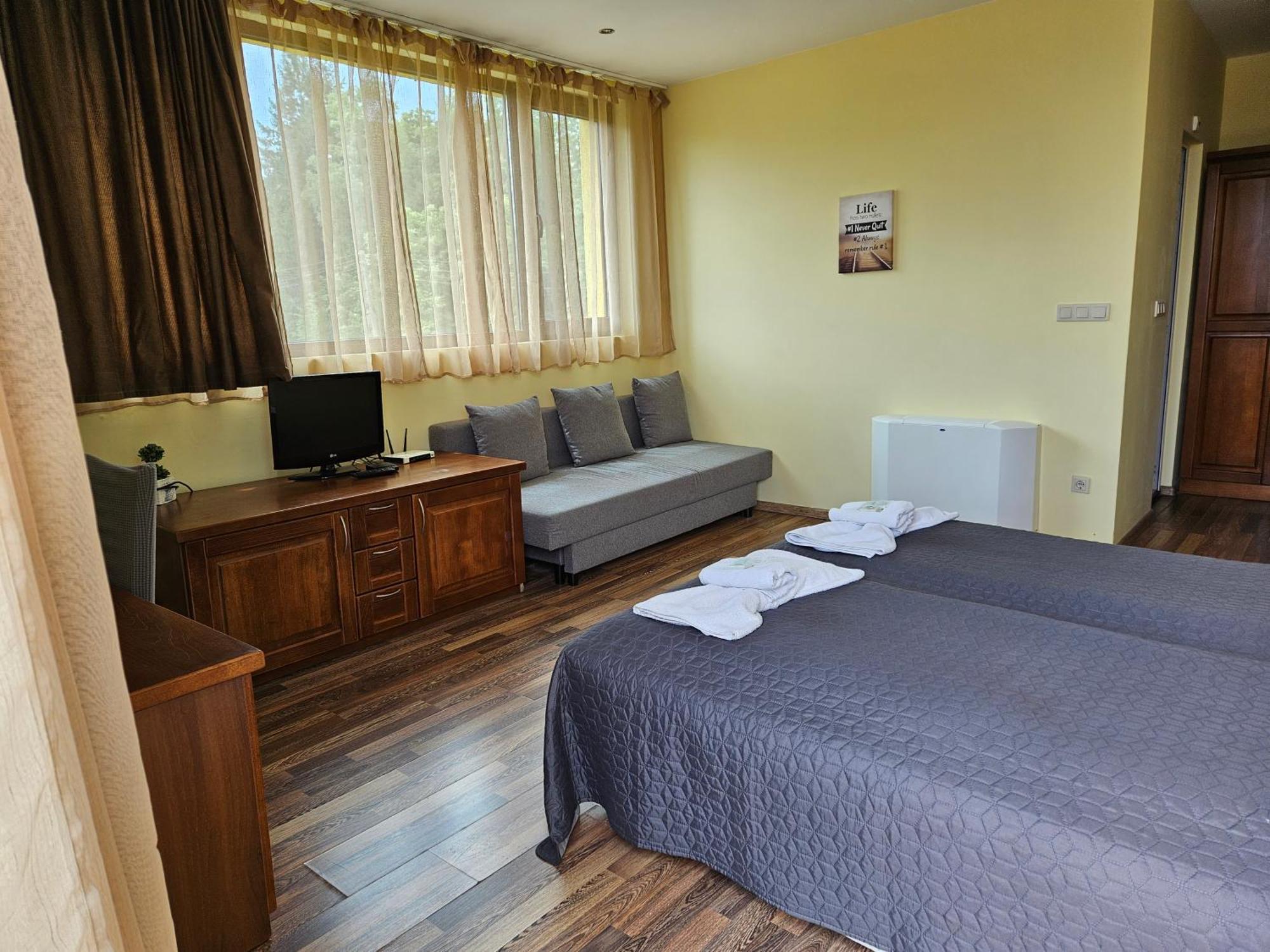 Family Hotel Komhotel 베르코비차 외부 사진