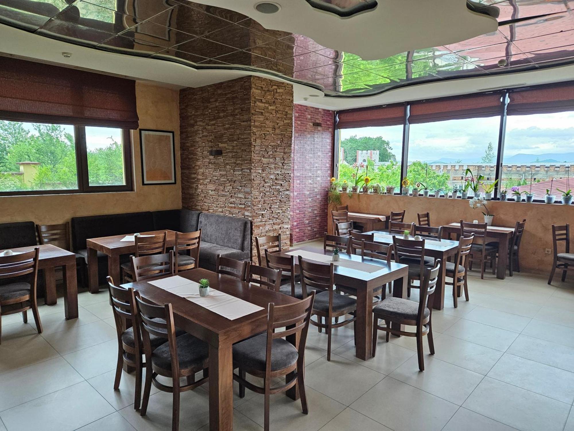 Family Hotel Komhotel 베르코비차 외부 사진