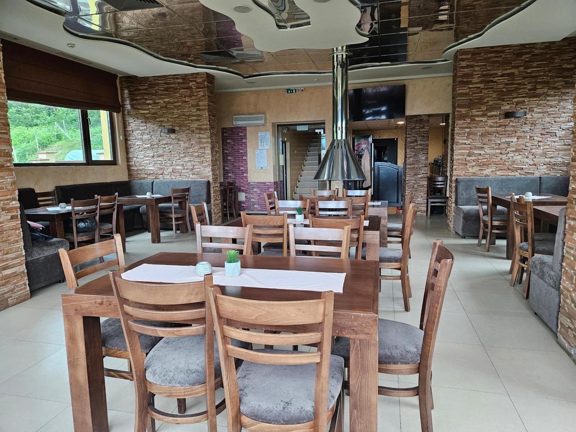 Family Hotel Komhotel 베르코비차 외부 사진
